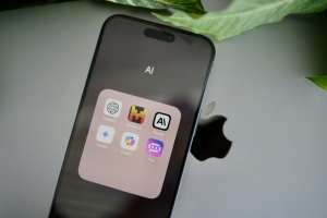 Apple explică de ce doar iPhone 15 Pro primeşte funcţii de AI