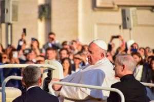 Papa Francisc susţine că democraţia este "bolnavă", în lumea de azi