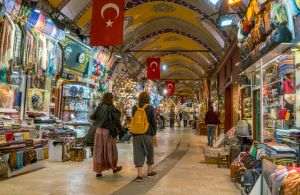 Marele Bazar de la Istanbul, una dintre cele mai vechi destinaţii pentru cumpărături din lume