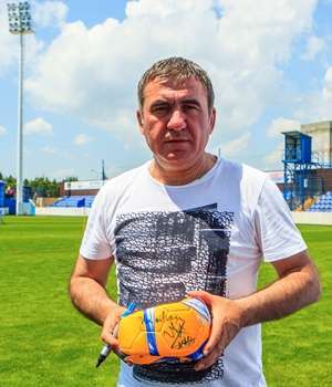 Gheorghe Hagi vrea să renunţe la acţiunile de la Farul