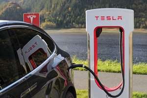 UE a redus la 9% tarifele pentru automobilele electrice Tesla importate din China