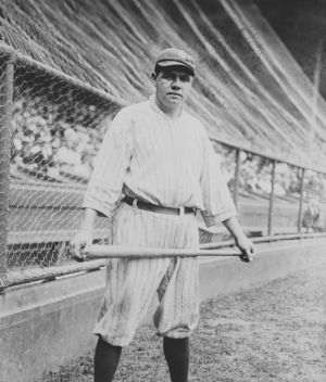 Un tricou purtat de legendarul jucător de baseball Babe Ruth a stabilit un nou record pentru cel mai scump obiect din sport vândut vreodată la licitaţie, atingând preţul impresionant de 21,3 milioane de euro (24,12 milioane de dolari).(Sursa: baberuth.com)