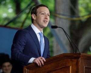 Mark Zuckerberg declară că a cenzurat Facebook în timpul pandemiei, sub presiunile venite de la administraţia Biden: "În 2021, oficiali de rang înalt din cadrul administraţiei Biden, inclusiv de la Casa Albă, au exercitat presiuni repetate asupra echipelor noastre pentru a cenzura un anumit conţinut legat de Covid-19, inclusiv satira şi umorul, exprimându-şi frustrarea atunci când nu eram de acord". (Sursa foto: facebook / Mark Zuckerberg)