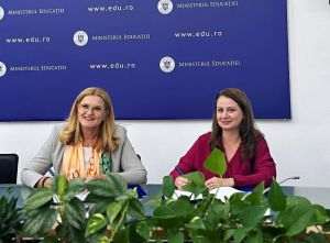 The Ministry of Education and the National Agency for Sports signed the collaboration protocol for the implementation of the National Program "Champion in School". Photo: Elisabeta Lipa (left), president of the National Sports Agency, and Ligia Deca (right), Minister of Education. (Photo source: Faccebook/ Ligia Deca)