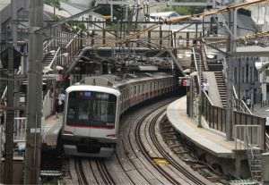 Tokyo Metro operates nine subway lines. Before the IPO, the Japanese central government owned 53.4% of the company's shares, and the local authorities in Tokyo - the remaining 46.6%.