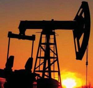 Reuters: Preţurile petrolului au scăzut marţi cu peste 4%