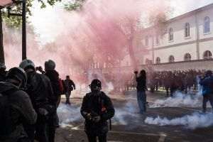 Reuters: Proteste violente în Serbia după tragedia din Gara Novi Sad