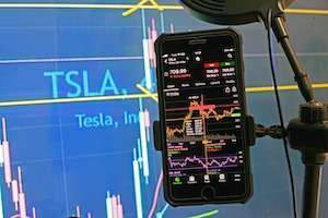 Acţiunile Tesla au crescut cu 15% 