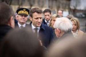 Macron anunţă o vizită în China şi subliniază necesitatea unei păci în Ucraina