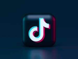 TikTok respinge acuzaţiile de influenţă politică în alegerile din România