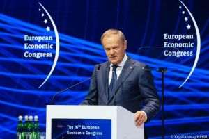 EFE: Donald Tusk spune că prima secţiune a "Scutului estic" de la graniţa cu Rusia este gata