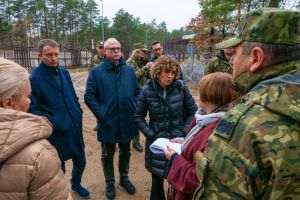 Siegfried Mureşan, la graniţa dintre Polonia şi Belarus: "Vedem foarte clar cum Rusia atacă Europa folosind migraţia ilegală, alături de celelalte forme de agresiune"