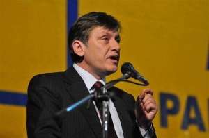 Crin Antonescu: "PNL trebuie să îşi respecte şi să îşi afirme poziţia sa de partid de dreapta"