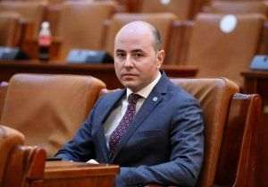 Alexandru Muraru (PNL): Este o premieră în istoria Parlamentului ca un condamnat definitiv şi un urmărit penal să fie propuşi de partidele extremiste AUR şi SOS pentru preşedinţia celor două camere