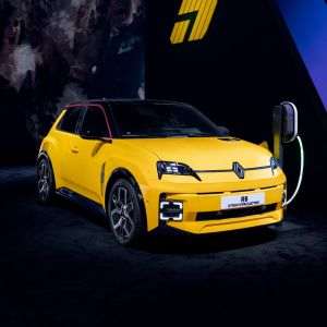 Renault 5 electric, desemnată maşina anului 2025 în Europa