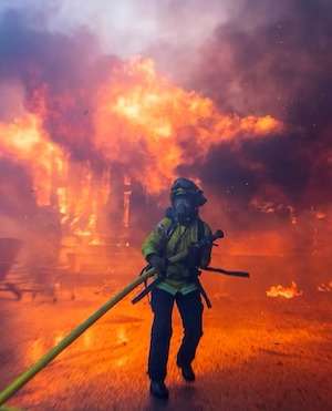 11 decese confirmate în incendiile din Palisades şi Eaton