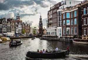 Amsterdam bans "tourist' pollution, a major step towards a greener city