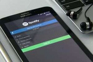 TradeVille: Spotify dă muzica mai tare