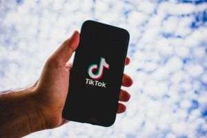 TikTok revine oficial în App Store şi Google Play în SUA