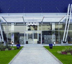 "Koenigsegg", potenţialul cumpărător al "Saab", nu are decât 45 de angajaţi, a produs aproximativ 20 de automobile în 2008, iar cifra sa de afaceri a însumat aproximativ 9,5 milioane de euro.