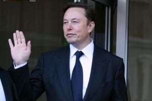 Elon Musk l-a numit "trădător" pe un senator democrat care sprijină Ucraina