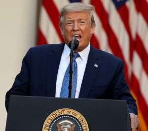 Majoritatea americanilor consideră că măsurile luate de Trump sunt prea imprevizibile