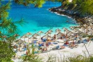 Thassos aşteaptă un sfert de milion de turişti români în 2025, mizând pe eliminarea cozilor de la graniţă