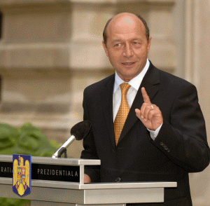 Băsescu, favorit pentru preşedinţie