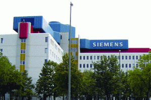 În urmă cu un an, "Siemens" a anunţat 17.000 de disponibilizări, iar 19.000 dintre angajaţii companiei au, în prezent, program redus de lucru.