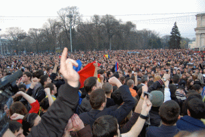 Moldovenii au de ales între banii ruşilor şi ai chinezilor sau cei din UE