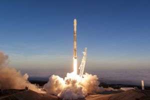Acţiunile companiilor spaţiale americane scad puternic după debutul spectaculos al SpaceX la bursă