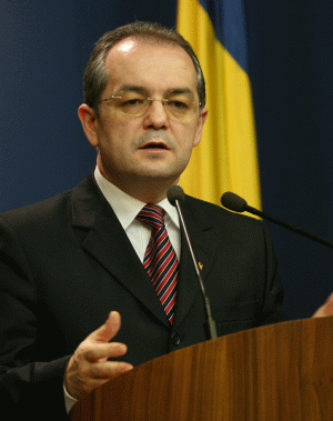 Premierul Emil Boc consideră acest demers o îngrădire a dreptului constituţional de a candida la funcţia de Preşedinte.