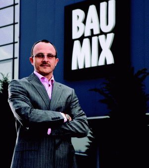 Augustin Russu, directorul general al "Baumix": "Rezultatele bune din primul semestru au fost obţinute prin investiţiile pentru lărgirea gamei de produse, eficientizarea costurilor şi o strategie de marketing adaptată contextului actual al pieţei.