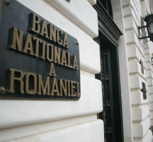 BNR: Numărul restanţierilor la credite peste 20.000 lei a scăzut cu 2,5% în iulie, la circa 196.000 