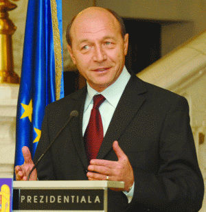 Traian Băsescu propune reţeta "doi într-unul"