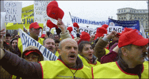 *Government enters protests season*Trade union confederations are starting protests today trying to convince the Government to renegotiate the Single Salary Policy Law and give in to other demands. The organizers are estimating that some 800,000 union members will be on strike today. On Wednesday, 7 October, thousands of protesters will stage a meeting in Bucharest.