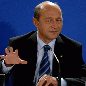 Băsescu: Guvernul Boc ar putea rămâne până după alegerile prezidenţiale