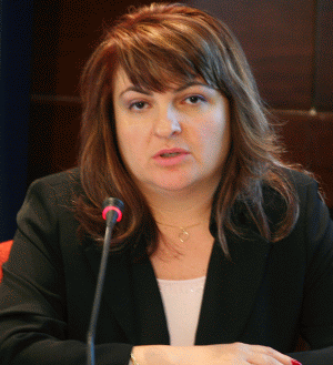 Adriana Tănăsoiu, directorul general al Depozitarului: " Cel mai important este că ne ducem noi spre investitori, oferindu-le un singur punct de acces, în loc să aşteptăm să se deplaseze ei în diferite locaţii ca să îşi primească banii de la fiecare emitent".