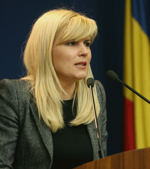 Elena Udrea, ministrul Dezvoltării, şi-a propus să construiască 100.000 de apartamente pentru tineri, în trei ani.