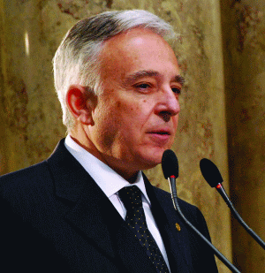 Mugur Isărescu 