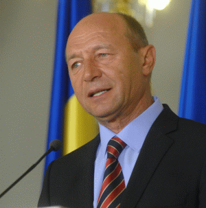 Băsescu: Sporurile "inventate" ne-ar putea obliga să facem un alt împrumut