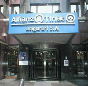 Allianz-Ţiriac Asigurări, compania de asigurări din cadrul Grupului Allianz activă în România, a realizat în 2009 venituri din prime brute subscrise din activitatea de asigurări generale şi de viaţă de 305 milioane de euro.