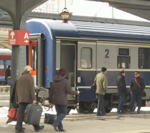 Cel mai mare pachet de bonificaţii a fost acordat la Compania Naţională Căi Ferate CFR, de 314,2 milioane lei sub formă de prime şi sporuri, la care s-au adăugat alte 13,9 milioane lei ca tichete de masă, de vacanţă şi de creşă.