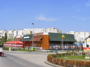 McDonald"s sărbătoreşte 15 ani de activitate în ţara noastră