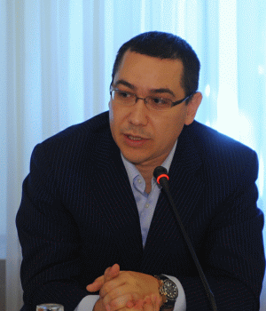 Ponta acuză: "Parlamentarii PD-L care votează împotriva moţiunii vor primi bani de la Guvern"