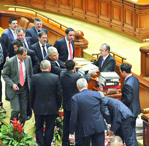 Emil Boc was overwhelmed with folders containing signatures in favor of his resignation.