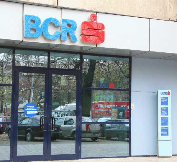 BCR va acorda credite imobiliare doar în lei 