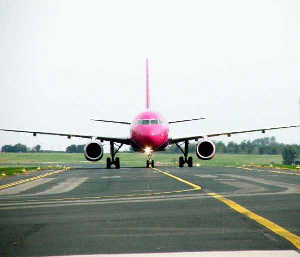 Pista Aeroportului Braşov va fi disputată în instanţă