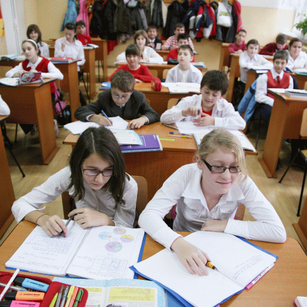 Bugetul Ministerului Educaţiei este de 8,502 miliarde lei, în creştere cu 192,418 milioane lei faţă de bugetul aprobat pentru 2012.