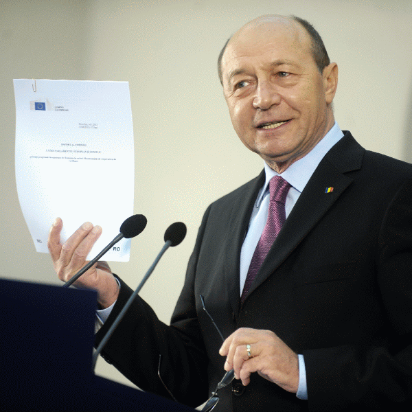 Preşedintele Băsescu trimite Parlamentului, pentru reexaminare, Statutul parlamentarilor